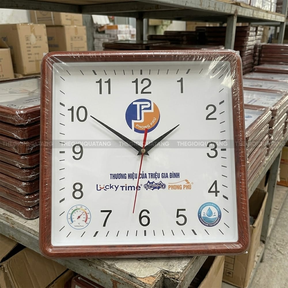 Làm đồng hồ treo tường vuông in logo thương hiệu 5