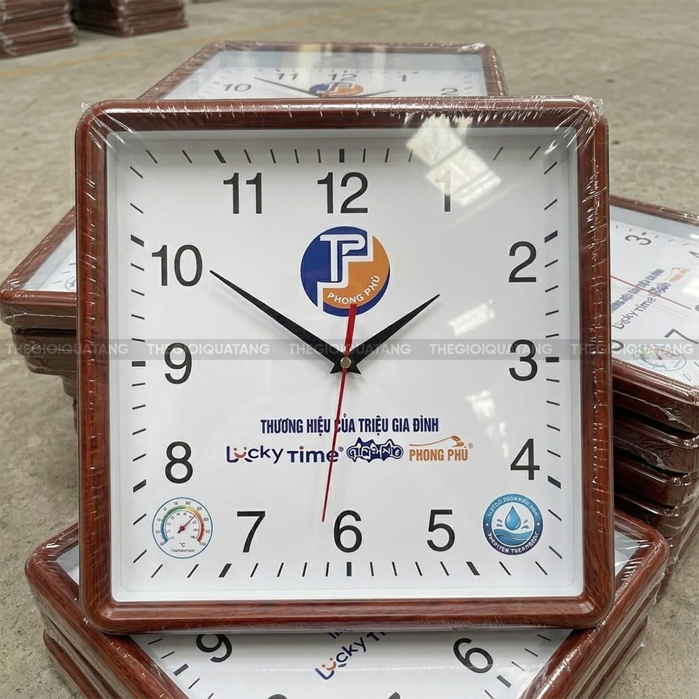 Làm đồng hồ treo tường vuông in logo thương hiệu 6