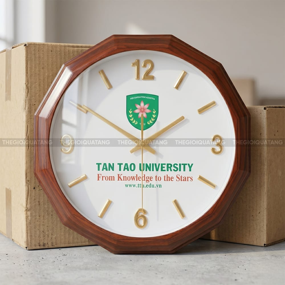 Mẫu đồng hồ treo tường in logo Tan Tao University 2
