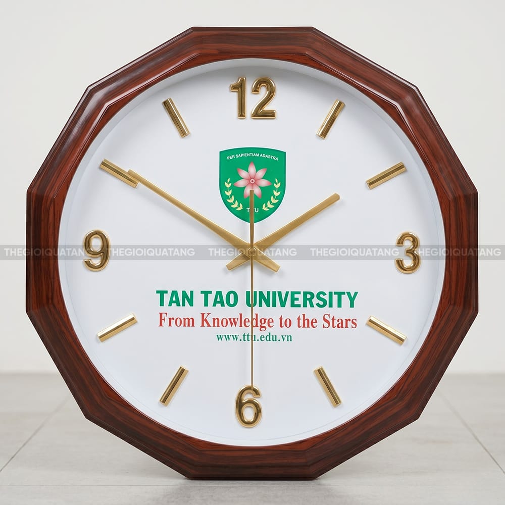 Mẫu đồng hồ treo tường in logo Tan Tao University 5