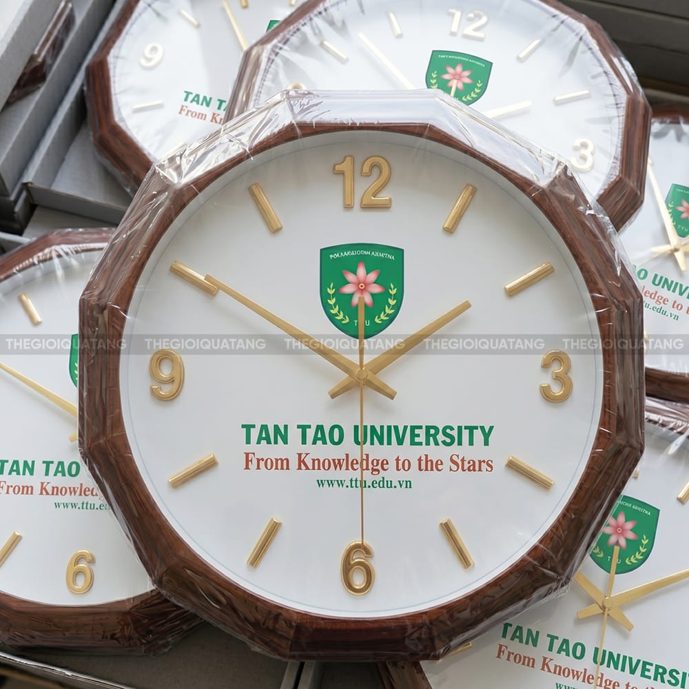 Mẫu đồng hồ treo tường in logo Tan Tao University 6