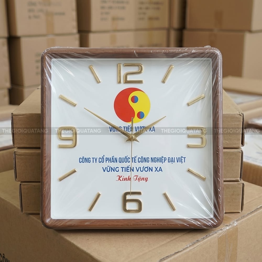 Xưởng sản xuất đồng hồ treo tường vuông giá rẻ 4