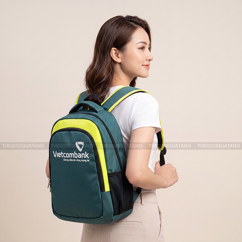 Quà tặng balo ngân hàng Vietcombank thiết kế theo yêu cầu 3